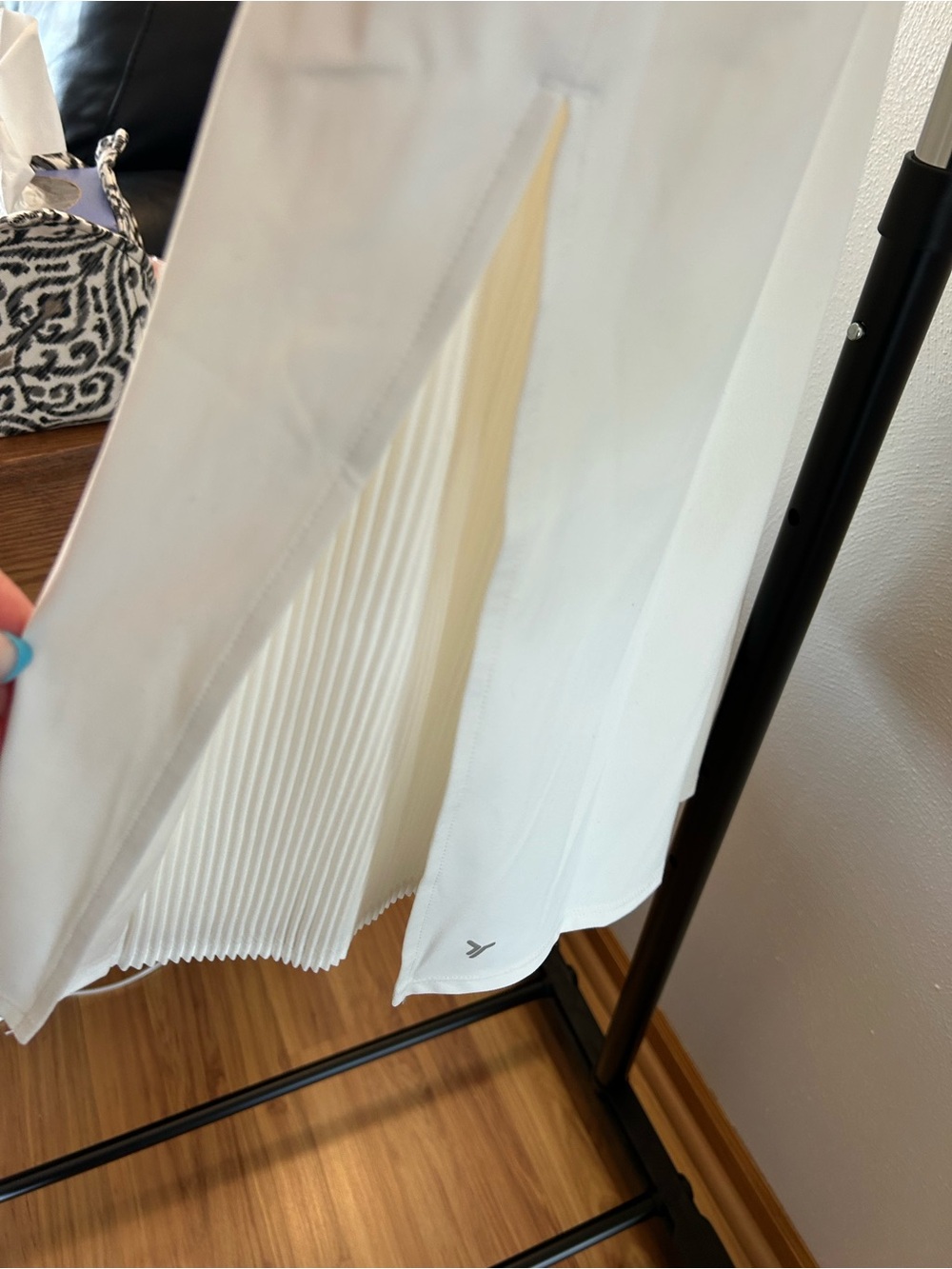 Old Navy White Active Powersoft Athletic Top - Picture 3 of 3